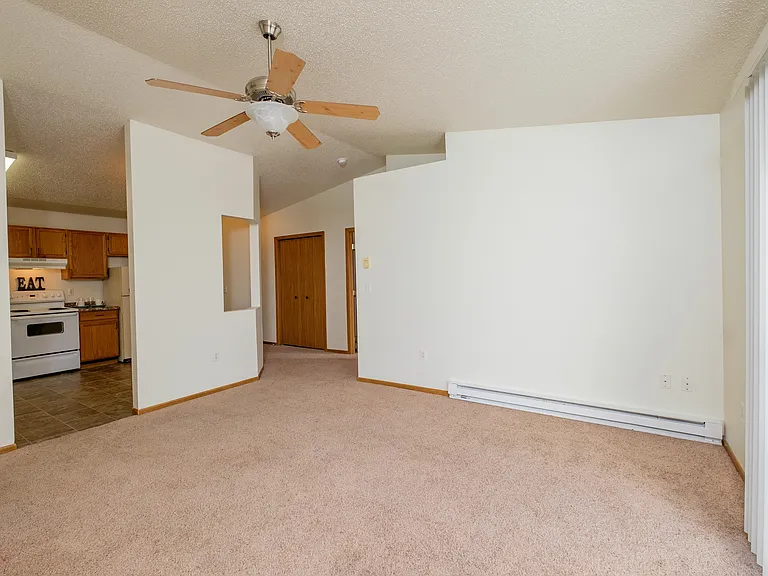 Fargo, ND Bridgeport Apartments | Living