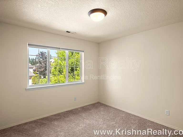 13686 NW Henninger Ln — Photo 17