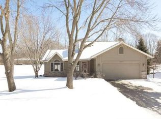 9201 Larivier Ct, Eden Prairie, MN 55347