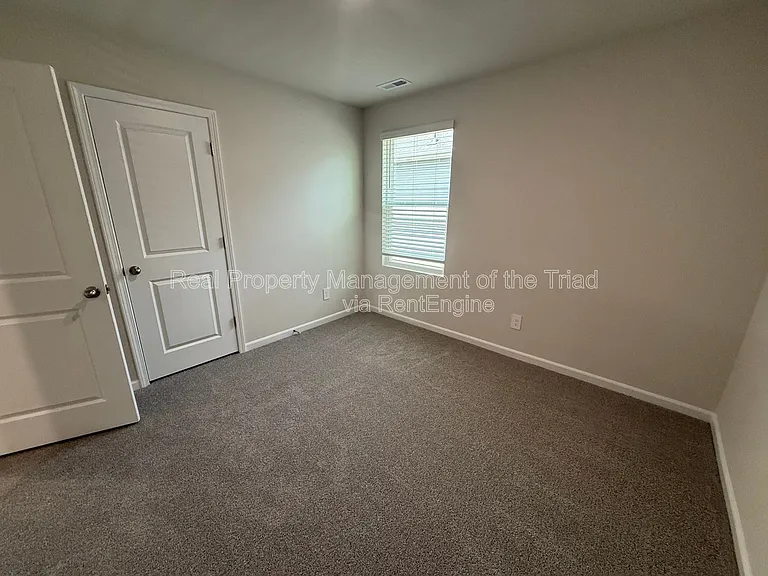 2215 Cherry Creek Rd — Photo 10