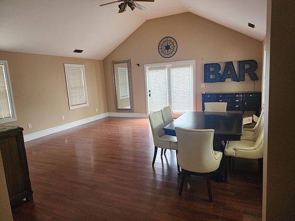 3rd image of 118 Arend Ave