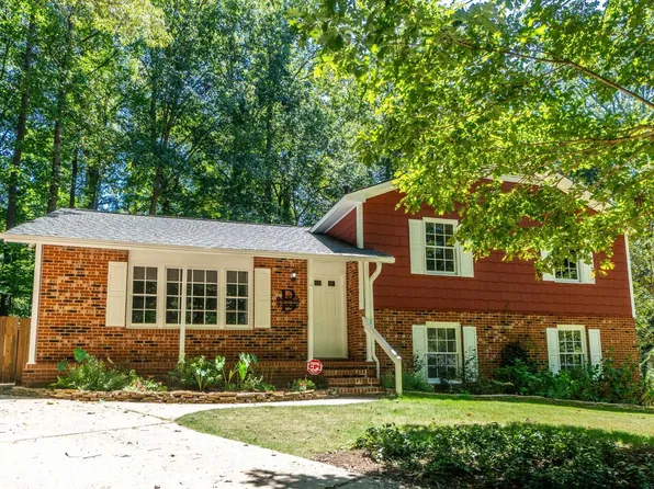1546 Dirkson Ct, Cary, NC 27511