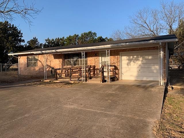 1st image of 606 Pine Ln