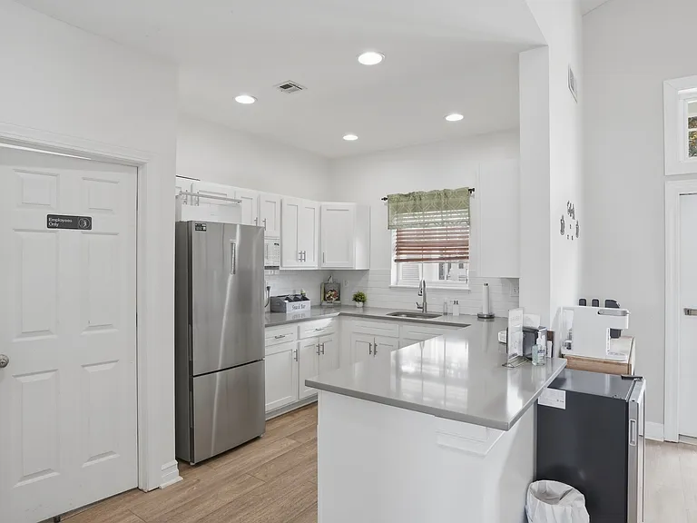 Elevate your lifestyle at Eagle Rock Apartments with this modern kitchen featuring stainless steel appliances and sleek countertops. Perfect for culinary adventures or casual meals. Check it out and schedule your tour today!
