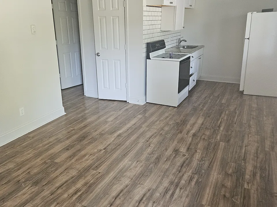 4547 Colonial Ter