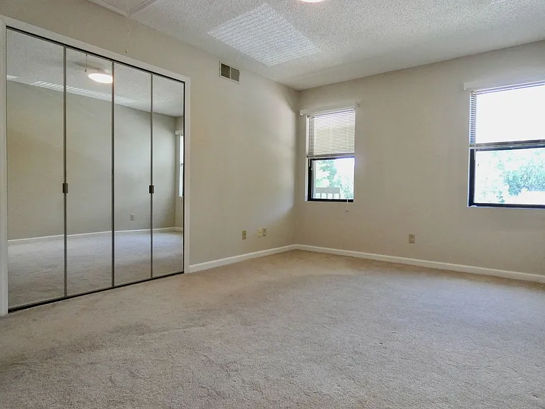 804 Abbey Cir — Photo 16