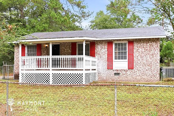 3 bed, 1.0 bath, 1014 sqft, $1,245 — Photo 1
