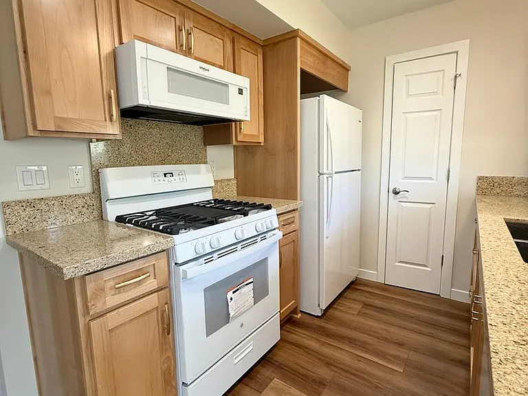 129 Olive St — Photo 7