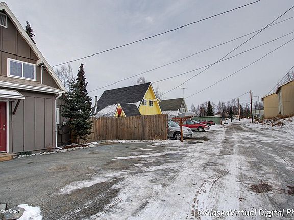 4th image of 8239 Elderberry St