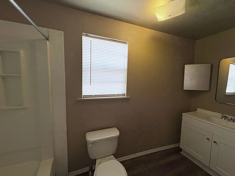 1234 N Abilene Ave — Photo 23