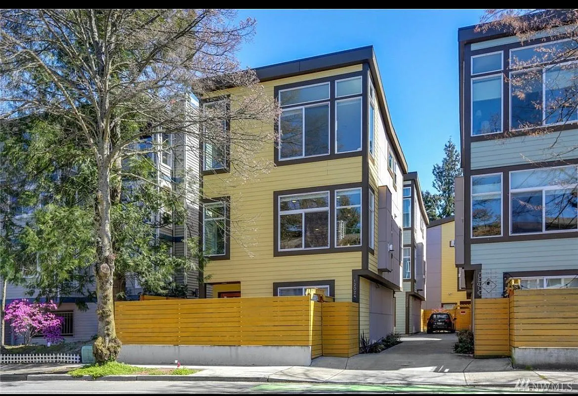 12024 15th Ave NE — Photo 1