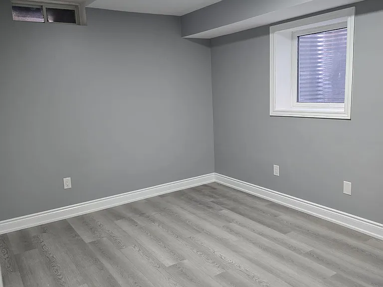 306 Bessborough Dr — Photo 7