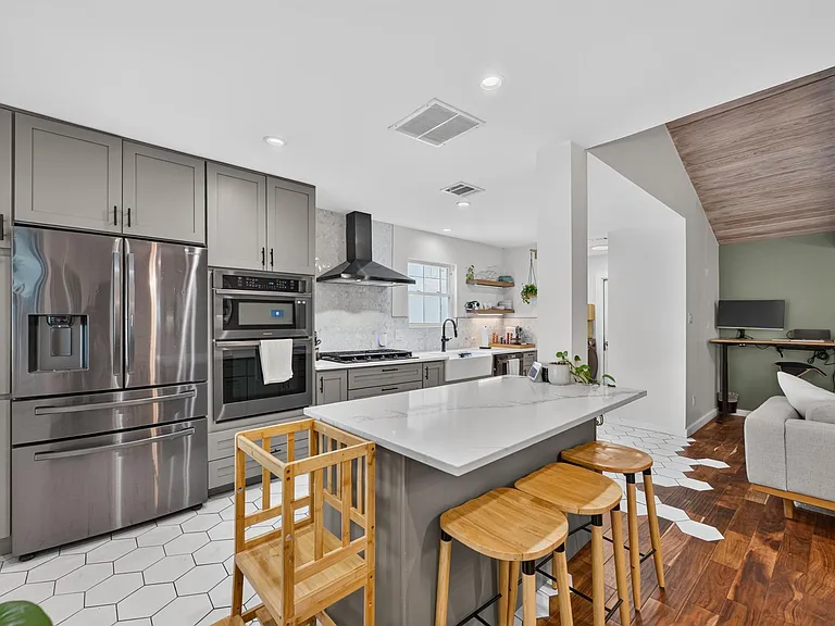 7803 Woodcroft Dr — Photo 9