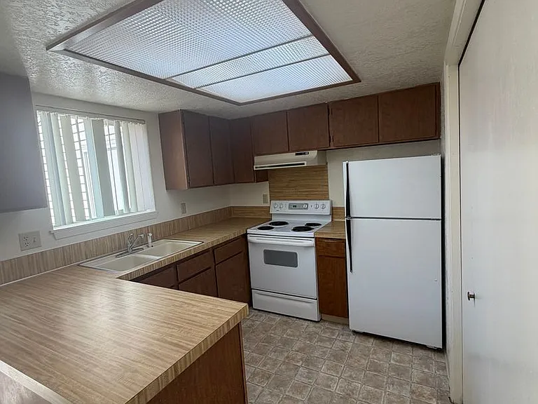1228 S Juniper St — Photo 13