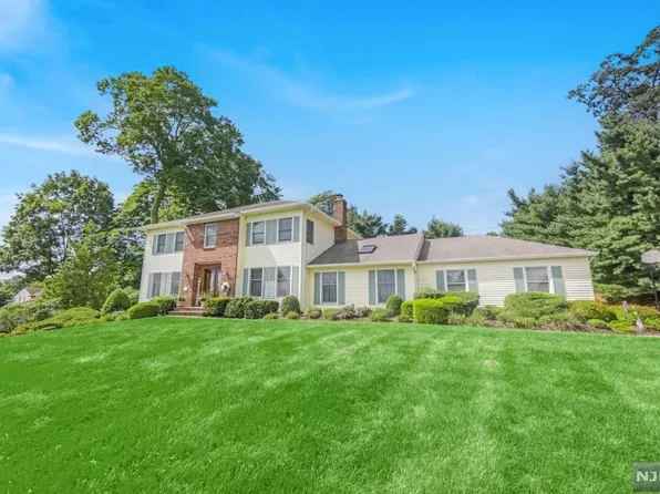 337 Beverly Ln, Hawthorne, NJ 07506