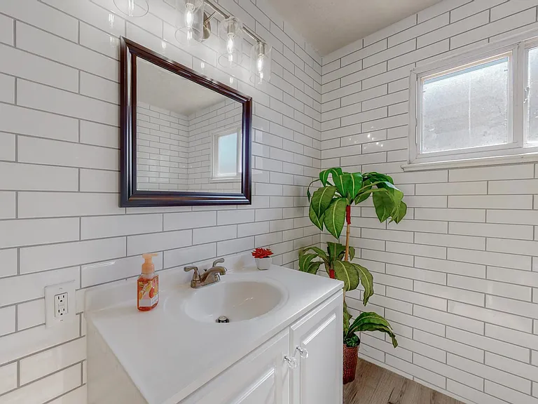 1621 Lafayette Dr NE — Photo 32
