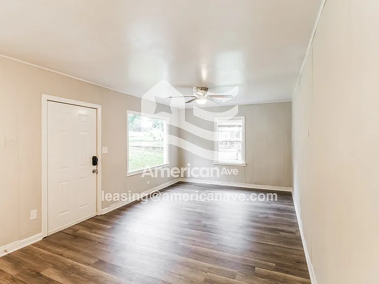 1768609_004_living_room_13708858.jpg