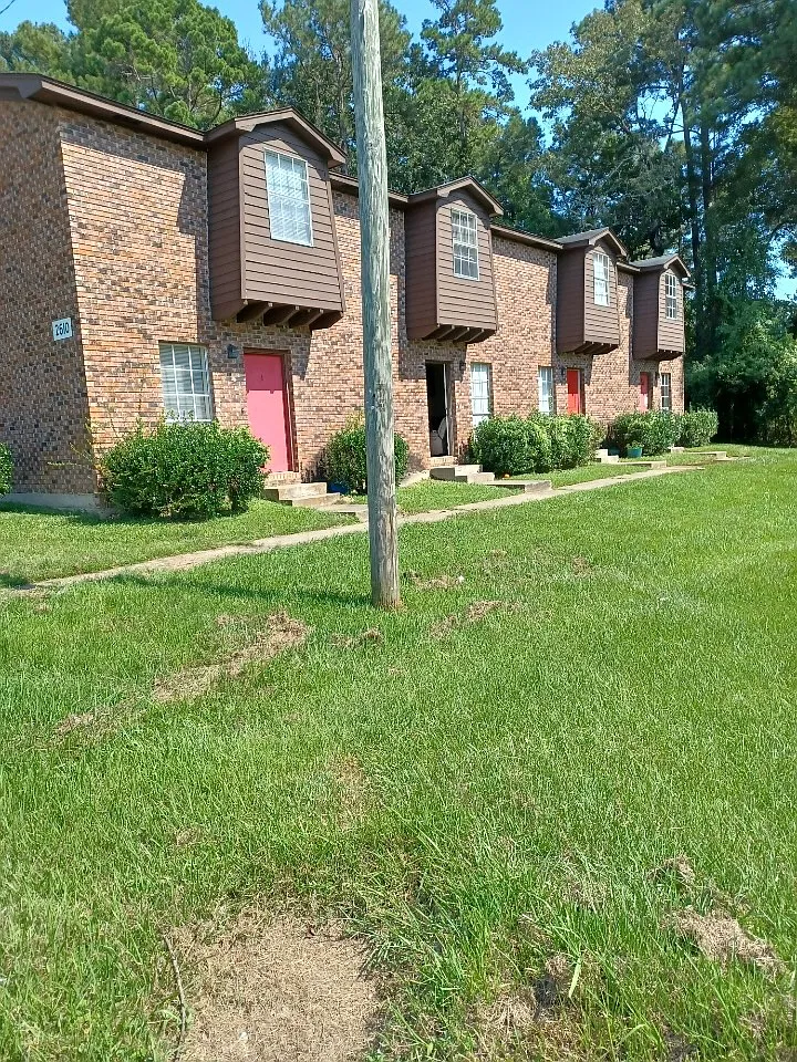 2 bed, 1.5 bath, $795 — Photo 1