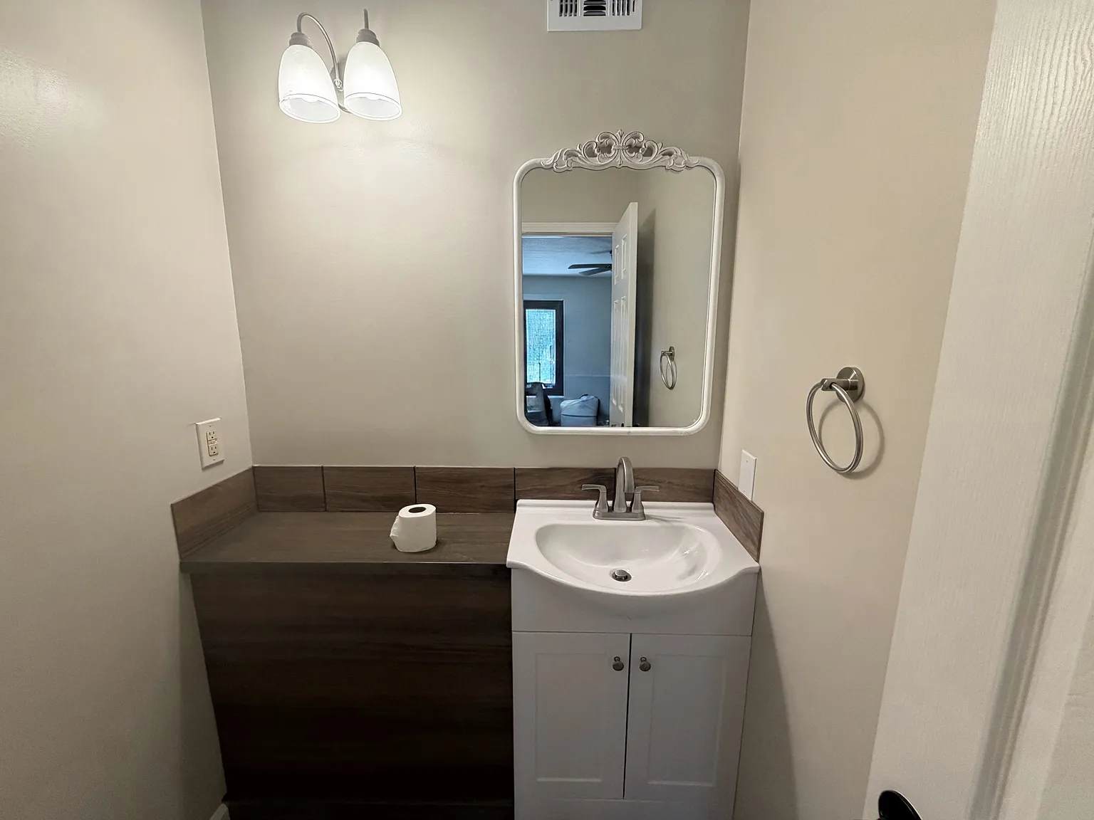 3 bed, 2.5 bath, 1463 sqft, $1,875 — Photo 3