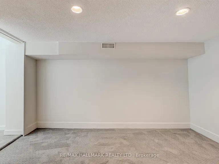 584 Logan Ave — Photo 22