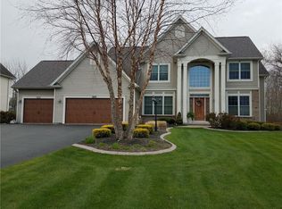 227 Gallant Fox Ln, Webster, NY 14580