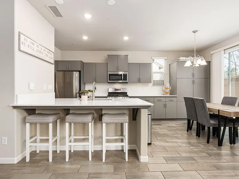 731 N Burgan Ave — Photo 10