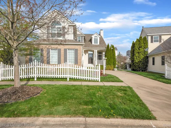 100 Champlain Blvd, Howell, MI 48843