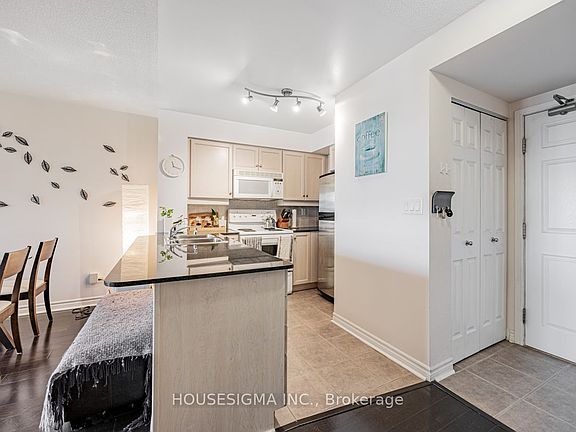 4th image of 19 Barberry Pl #505