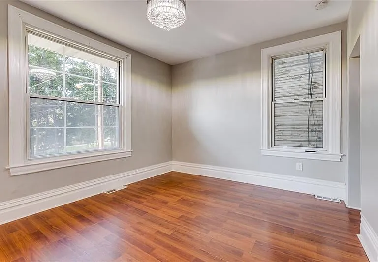 211 W Burgess St — Photo 31