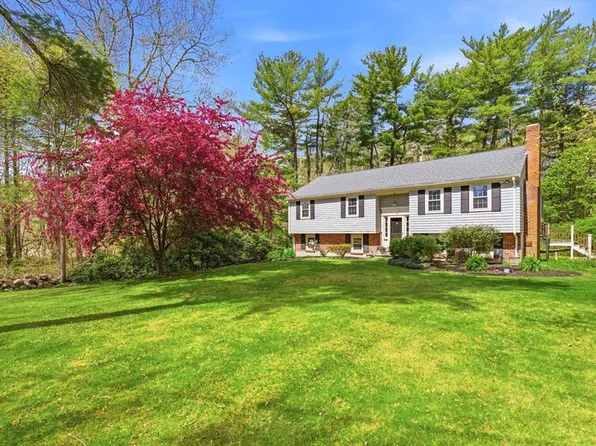 15 May Elm Ln, Norwell, MA 02061