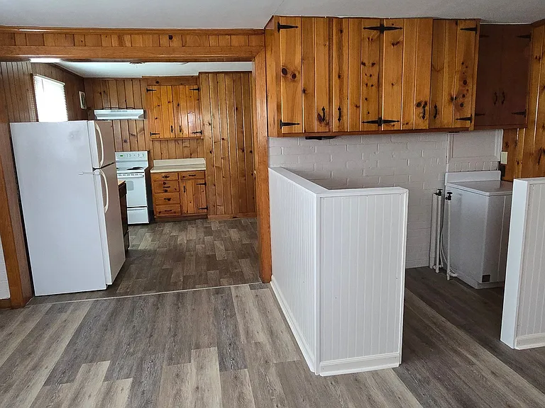 1405 Newton St — Photo 2