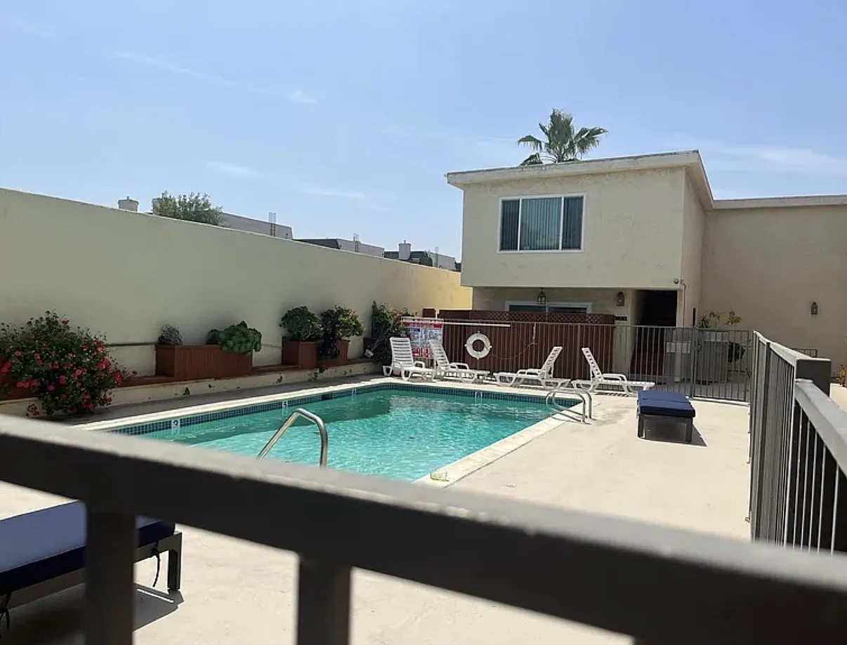 5221 Zelzah Ave. — Photo 4