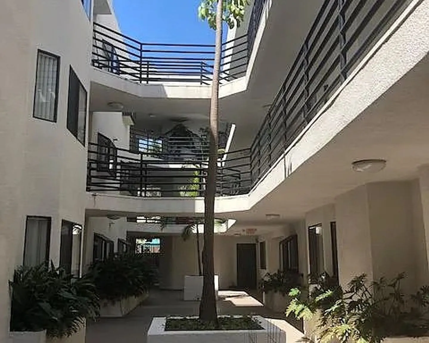 1345 Beverly Glen Blvd — Photo 1