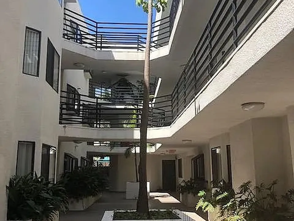 1345 Beverly Glen Blvd