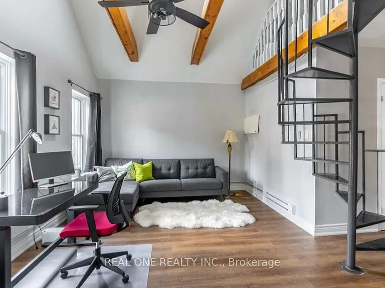 118 Queen St S #2 — Photo 11