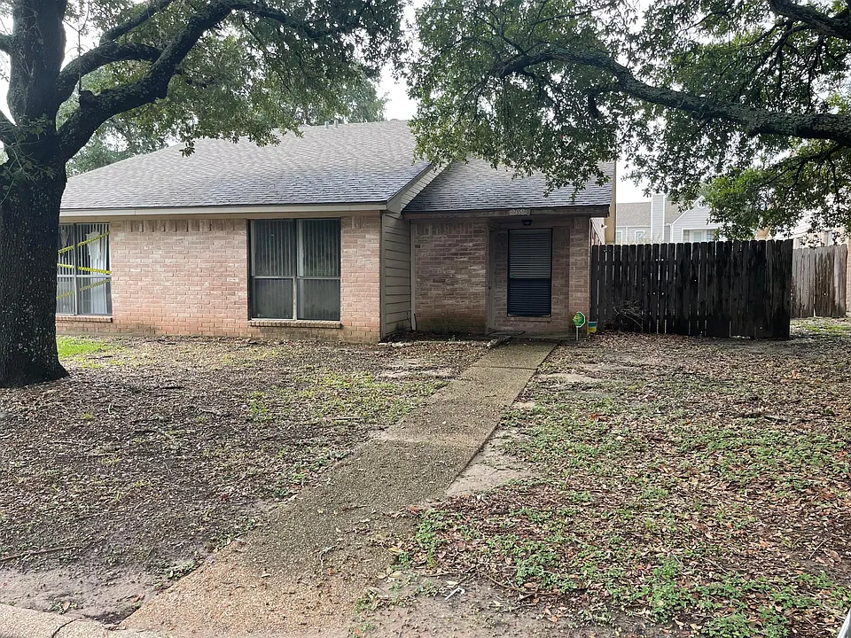 2528 Hickory Dr