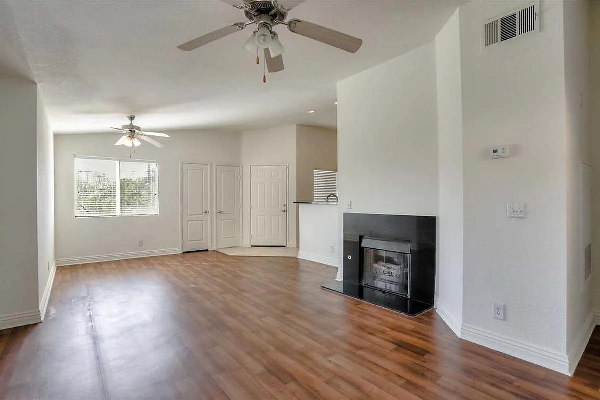 Solana Apartments — Photo 3