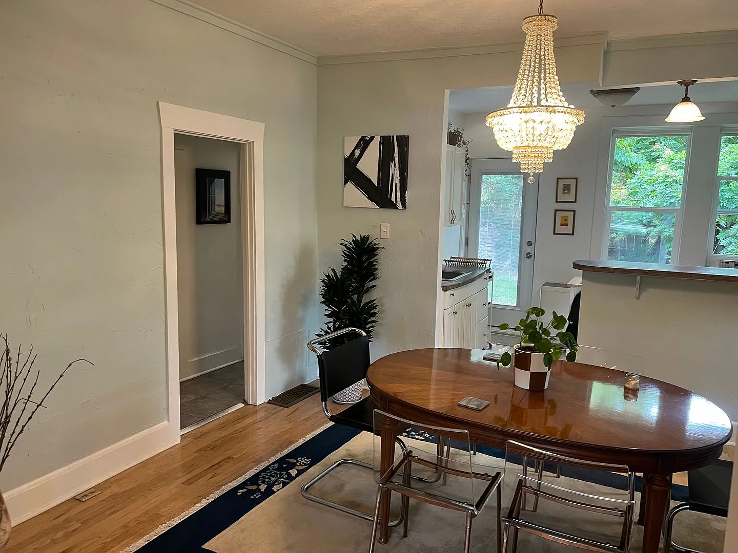 Charming 2 Bed Home with Private Yard - Capitol Hill — Photo 3
