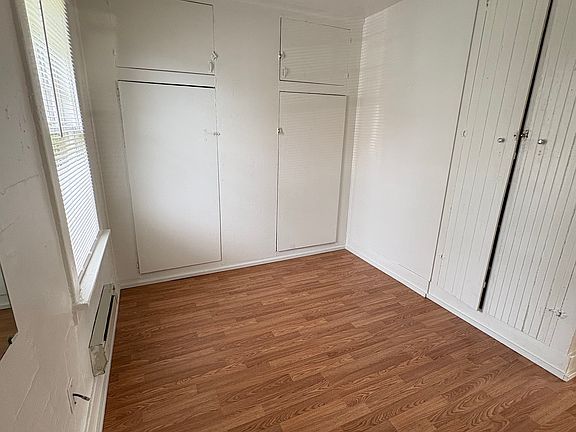 3rd image of 1129 NE Crescent Aly