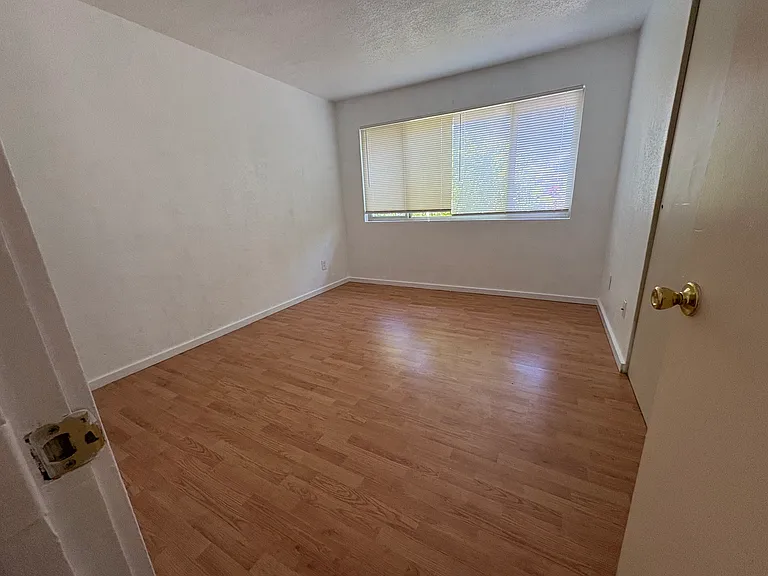 158 S 152nd St #3 — Photo 4