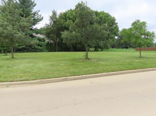 1913 S Stone Creek Blvd, Urbana, IL 61802