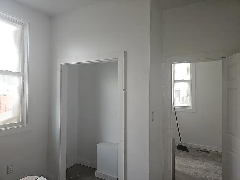 1835 W Washington St — Photo 13