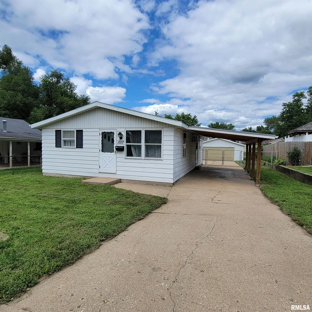 1507 Henry St photo 1