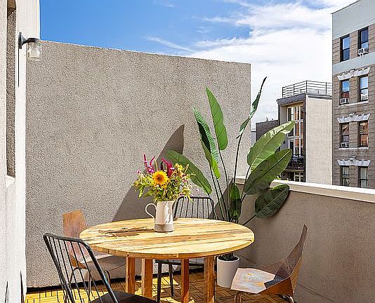 4th image of 406 Lorimer St #F