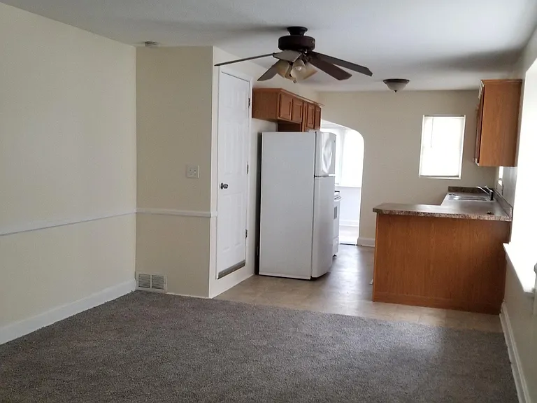 2127 S Scott Ave — Photo 7