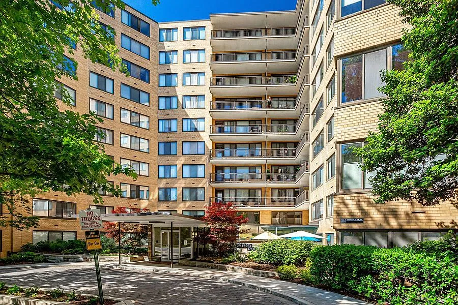 Large One-Bedroom w/ All Utilities Included and Private Terrace! — Photo 2
