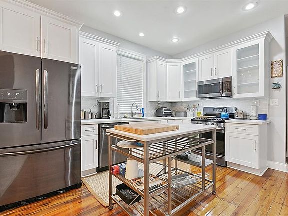 5th image of 4320-22 Freret St