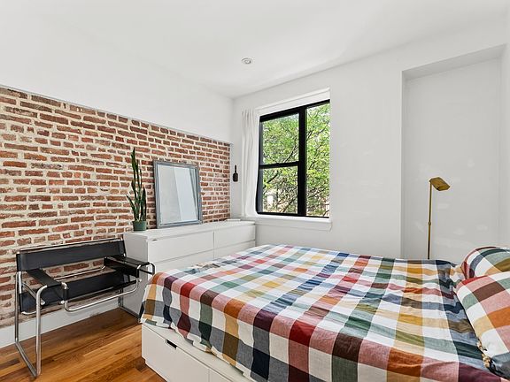 2nd image of 315 Cornelia St #3