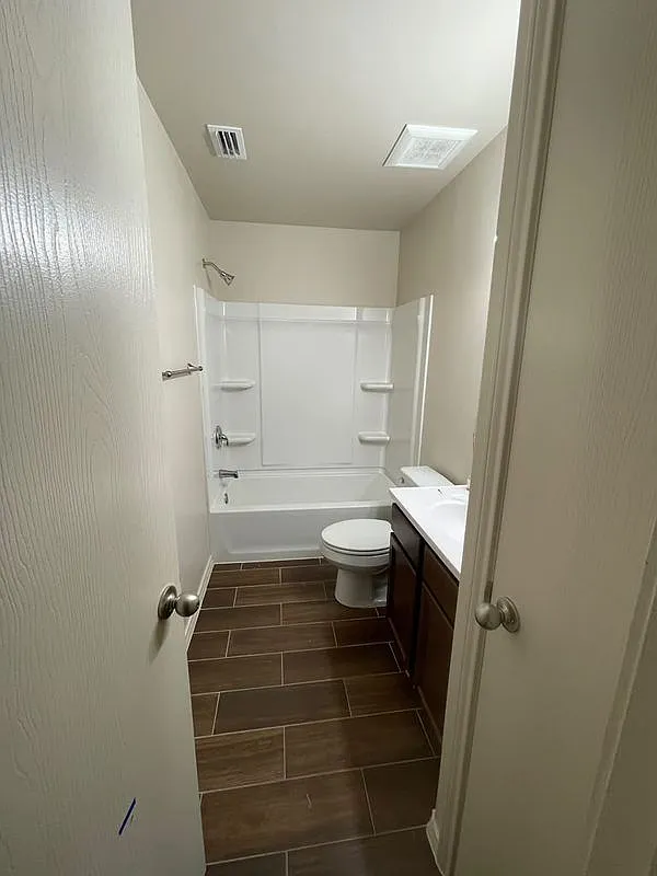 4 bed, 2.0 bath, 1553 sqft, $1,850 — Photo 3
