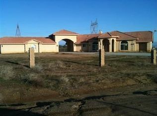 7450 Rodeo Rd, Oak Hills, CA 92344